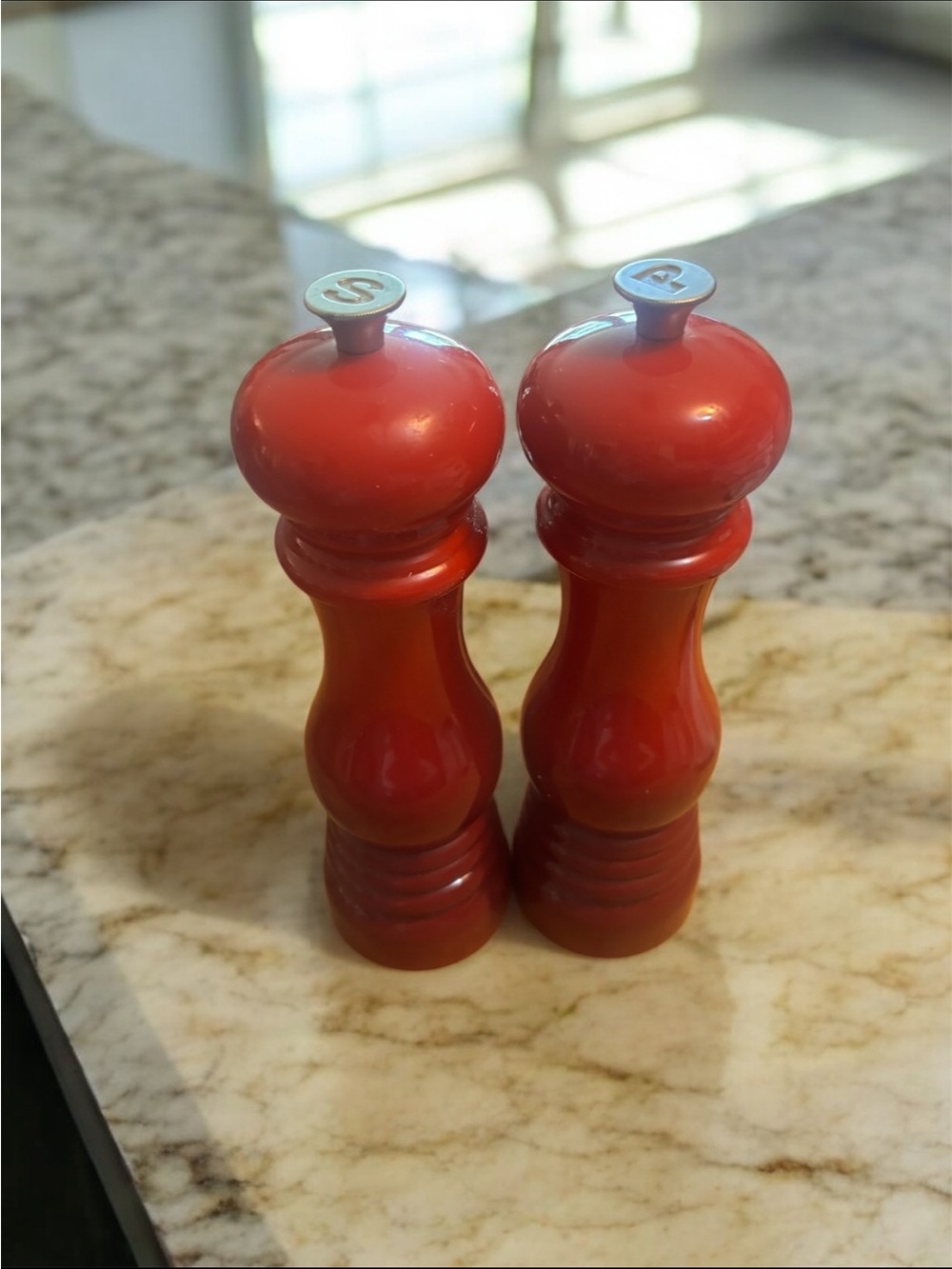 Le Creuset Classic Salt and Pepper Mill Grinder Set - Cerise Red